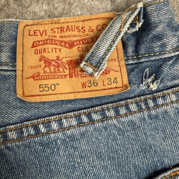 Levi's 550 Jeans Mens 36 X 34 Blue Denim Medium Wash Cotton Relaxed Fit Straight - Picture 3 of 4